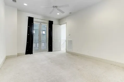 2825 Pease Street Houston TX 77003