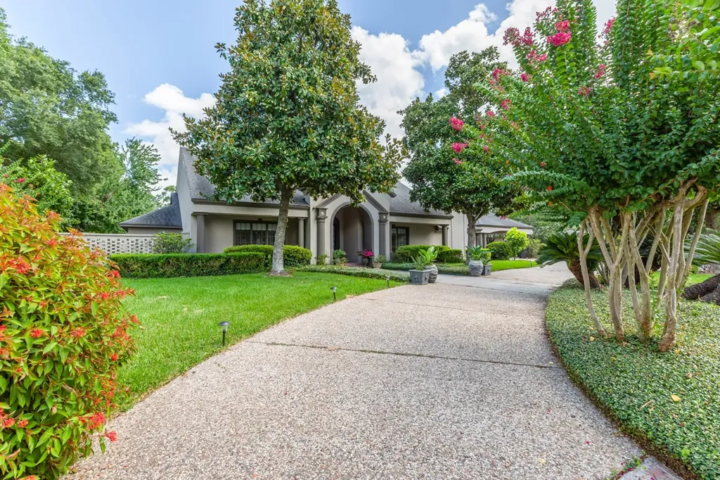 12 Bayou Bend Beaumont TX 77706