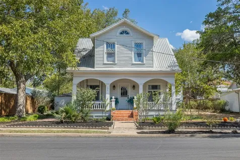 206 N Rusk Fayetteville TX 78940