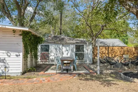206 N Rusk Fayetteville TX 78940