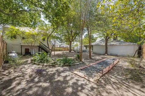 206 N Rusk Fayetteville TX 78940
