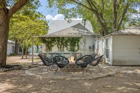 206 N Rusk Fayetteville TX 78940