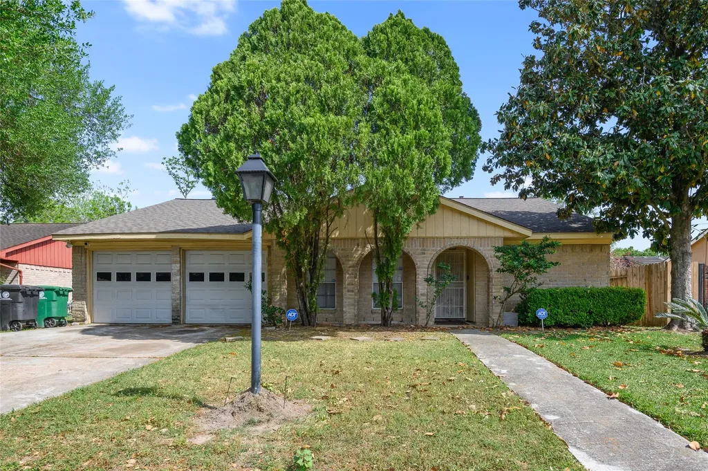 10427 Huntington Place Drive Houston TX 77099