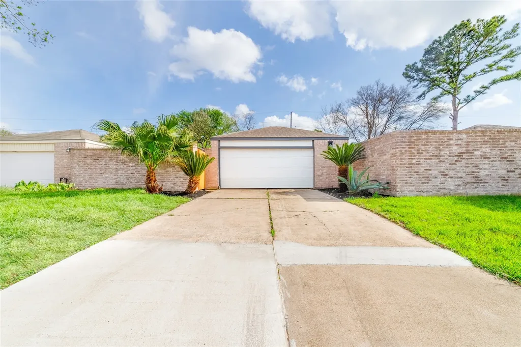 16127 Ridgegreen Drive Houston TX 77082