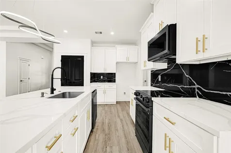 105 Bledsoe Street Prairie View TX 77445