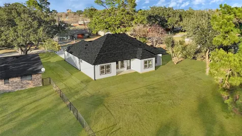 105 Bledsoe Street Prairie View TX 77445