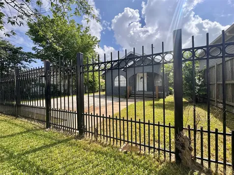 4106 Robertson Street Houston TX 77009