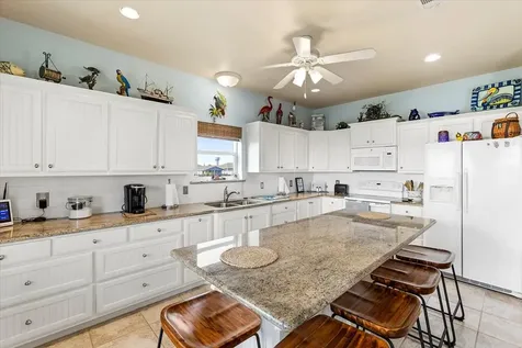 919 Eastview Crystal Beach TX 77650