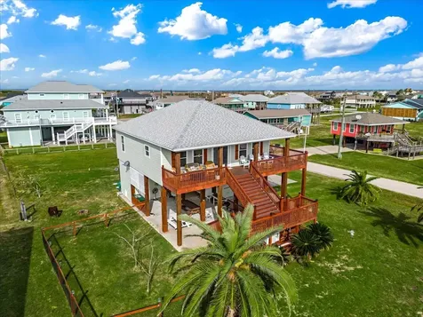 919 Eastview Crystal Beach TX 77650