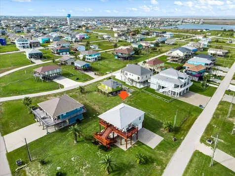 919 Eastview Crystal Beach TX 77650