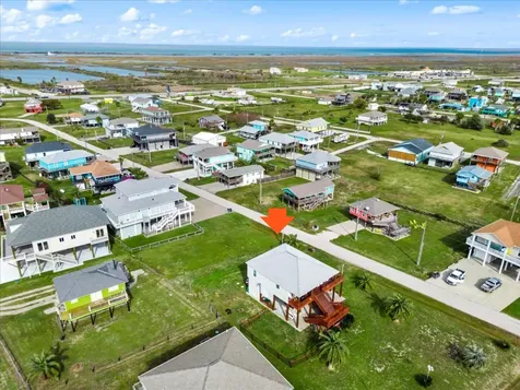 919 Eastview Crystal Beach TX 77650