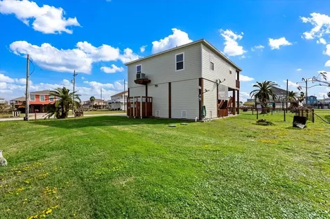 919 Eastview Crystal Beach TX 77650