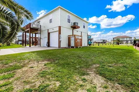 919 Eastview Crystal Beach TX 77650