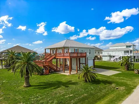 919 Eastview Crystal Beach TX 77650