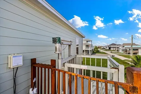 919 Eastview Crystal Beach TX 77650