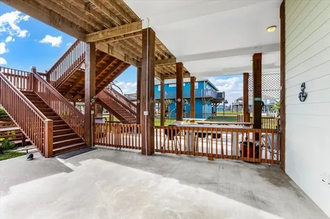 919 Eastview Crystal Beach TX 77650