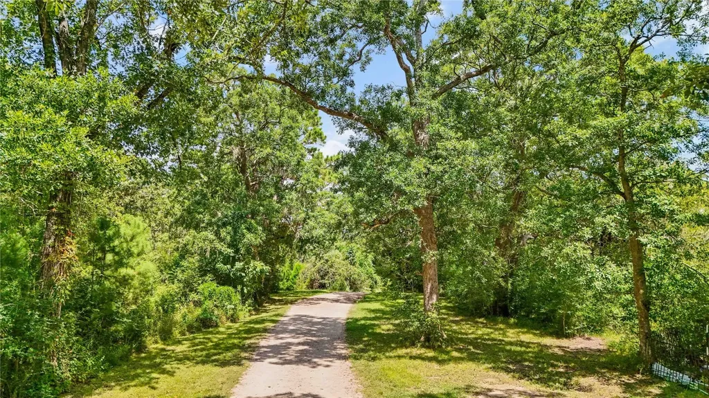 1100 County Road 2306 Cleveland TX 77327