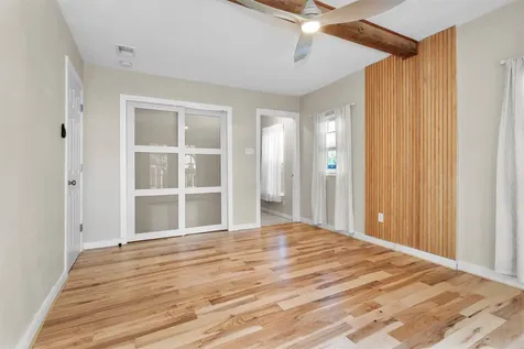 221 Carrell Street Tomball TX 77375
