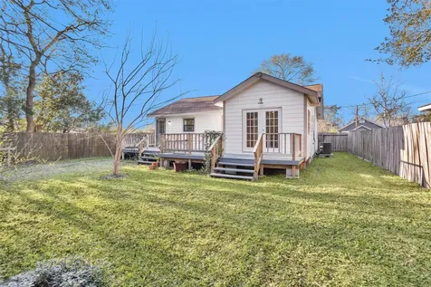 221 Carrell Street Tomball TX 77375