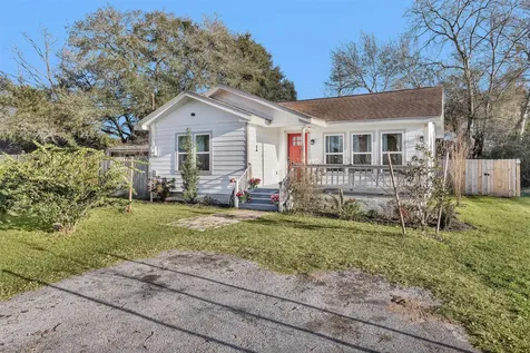 221 Carrell Street Tomball TX 77375