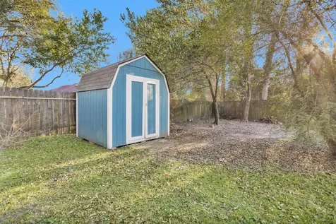 221 Carrell Street Tomball TX 77375