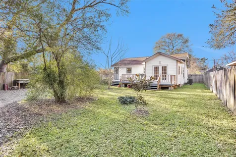 221 Carrell Street Tomball TX 77375