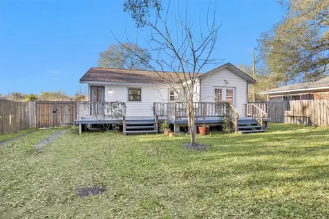 221 Carrell Street Tomball TX 77375
