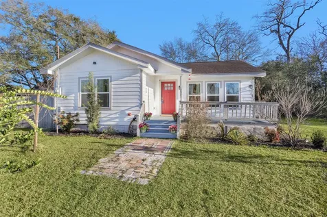 221 Carrell Street Tomball TX 77375