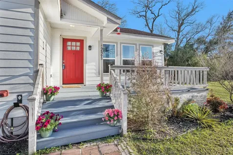 221 Carrell Street Tomball TX 77375