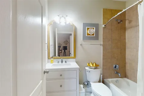 6222 Skyline Drive 17 Houston TX 77057