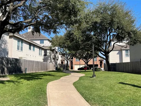 6222 Skyline Drive 17 Houston TX 77057