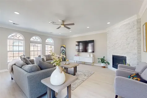 6222 Skyline Drive 17 Houston TX 77057