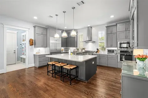 1045 Rosepoint Street Houston TX 77018