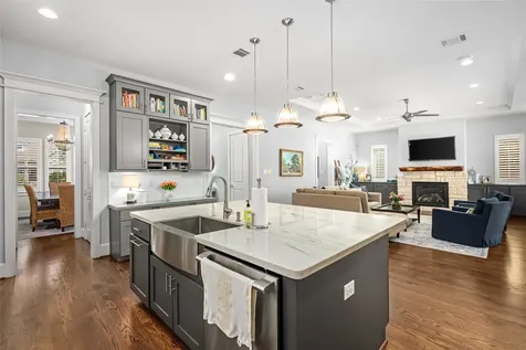 1045 Rosepoint Street Houston TX 77018