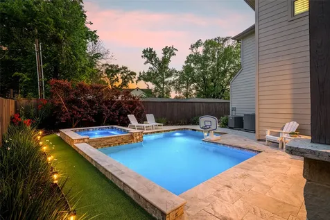 1045 Rosepoint Street Houston TX 77018