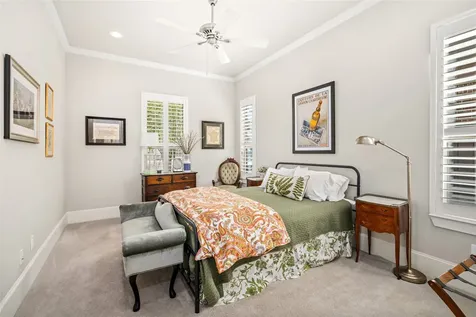 1045 Rosepoint Street Houston TX 77018