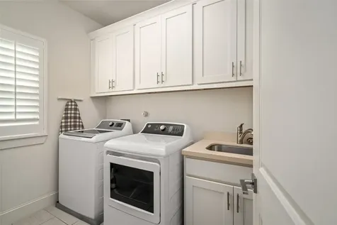 1045 Rosepoint Street Houston TX 77018