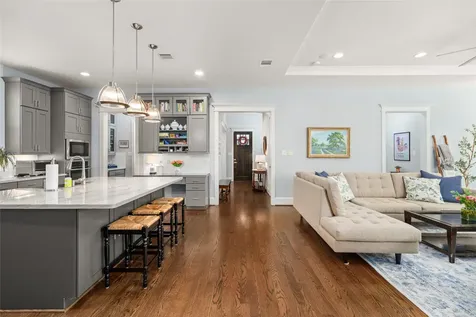 1045 Rosepoint Street Houston TX 77018