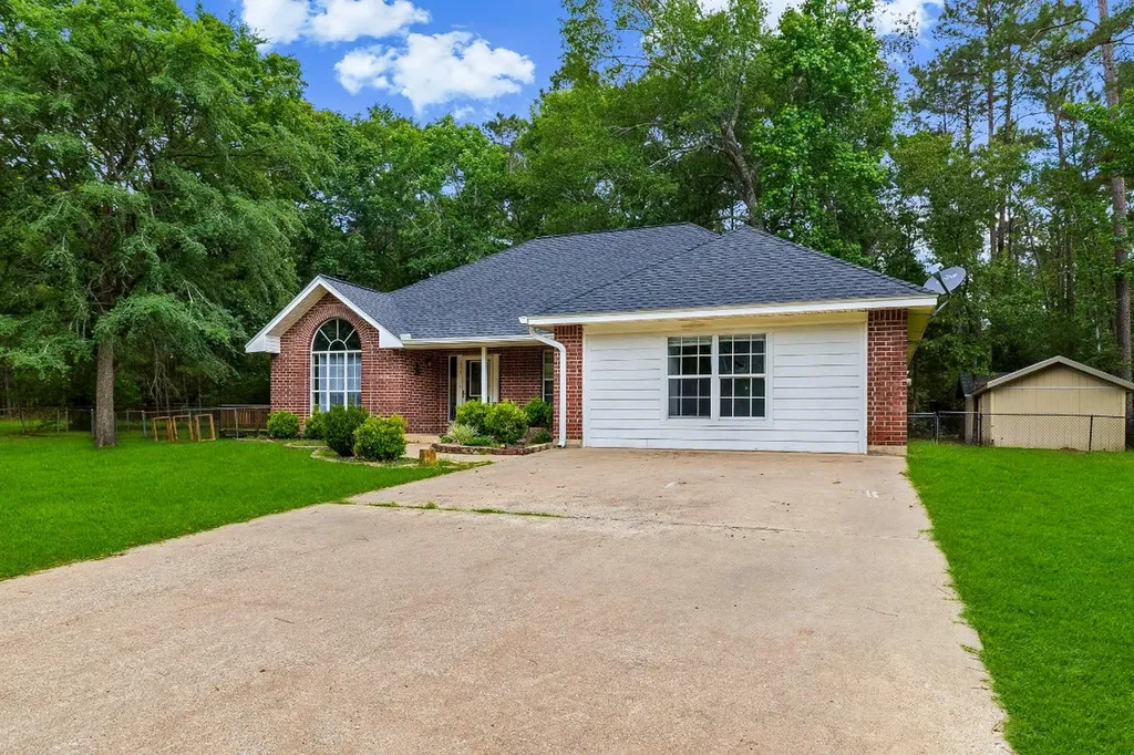 216 N Lake Drive Livingston TX 77351