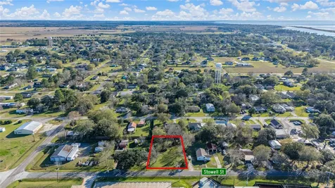 800 Stowell Street Anahuac TX 77514