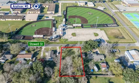 800 Stowell Street Anahuac TX 77514