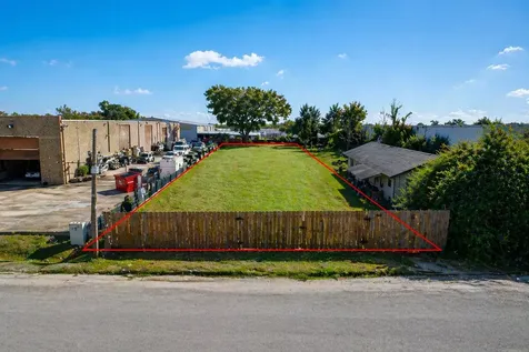 5717 Centralcrest Street Houston TX 77092