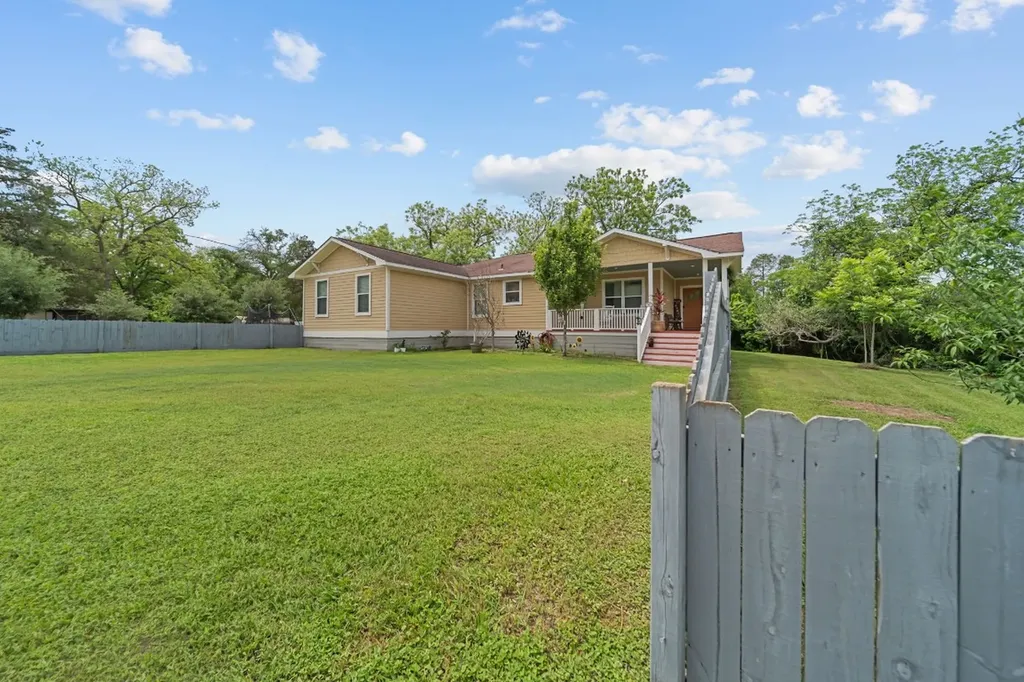 202 Sweed Street Brenham TX 77833