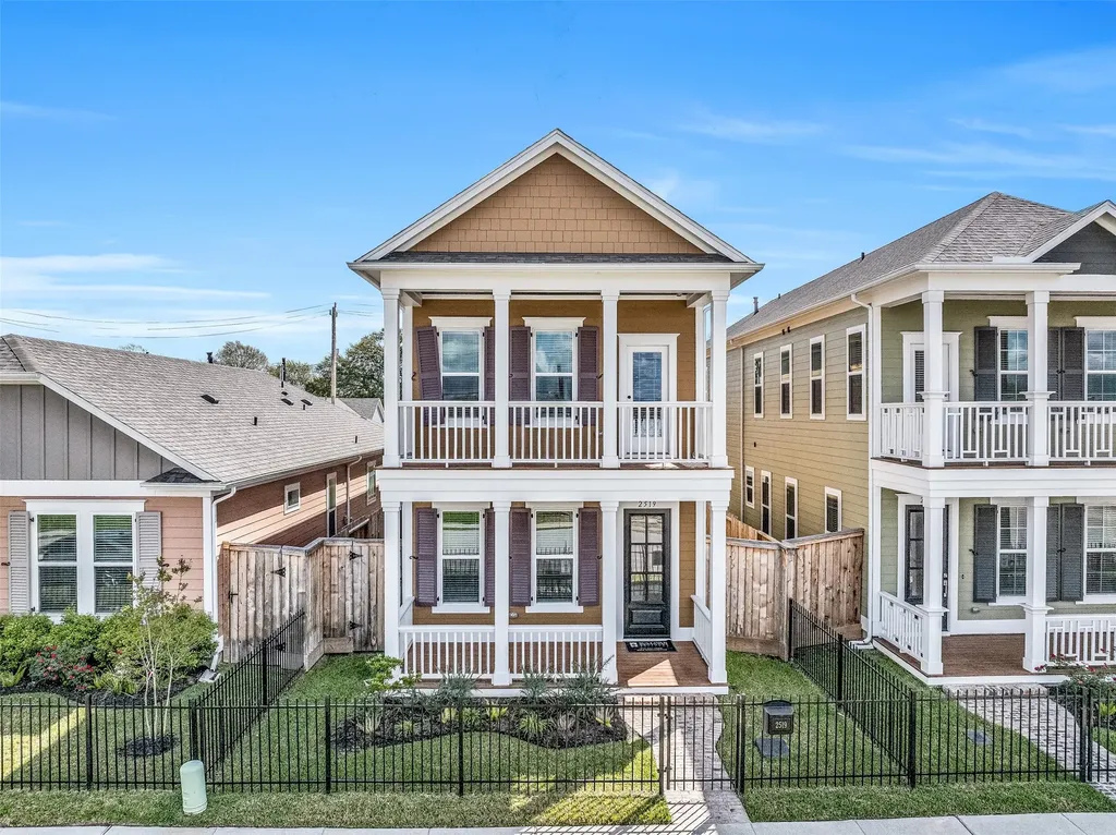 2519 S Houston Avenue Pearland TX 77581