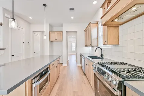2519 S Houston Avenue Pearland TX 77581