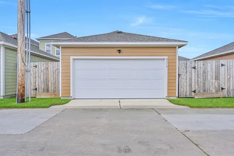 2519 S Houston Avenue Pearland TX 77581
