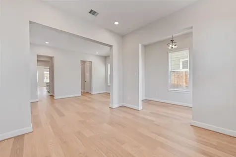 2519 S Houston Avenue Pearland TX 77581