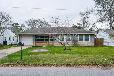 1109 E Miller Street Angleton TX 77515
