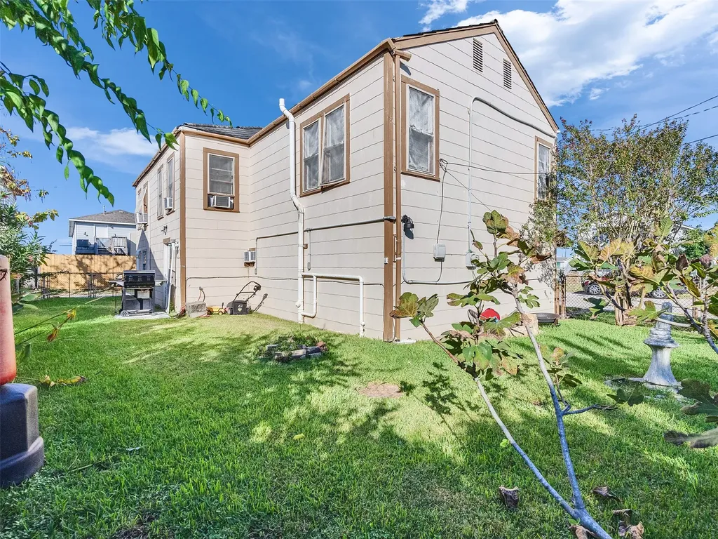 5019 Avenue M 1/2 Galveston TX 77551