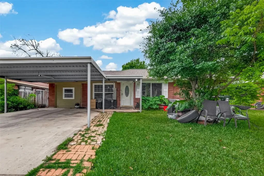 2111 Hickory Lane Pasadena TX 77502